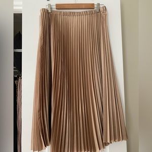 Gold Banana Republic Pleated Skirt